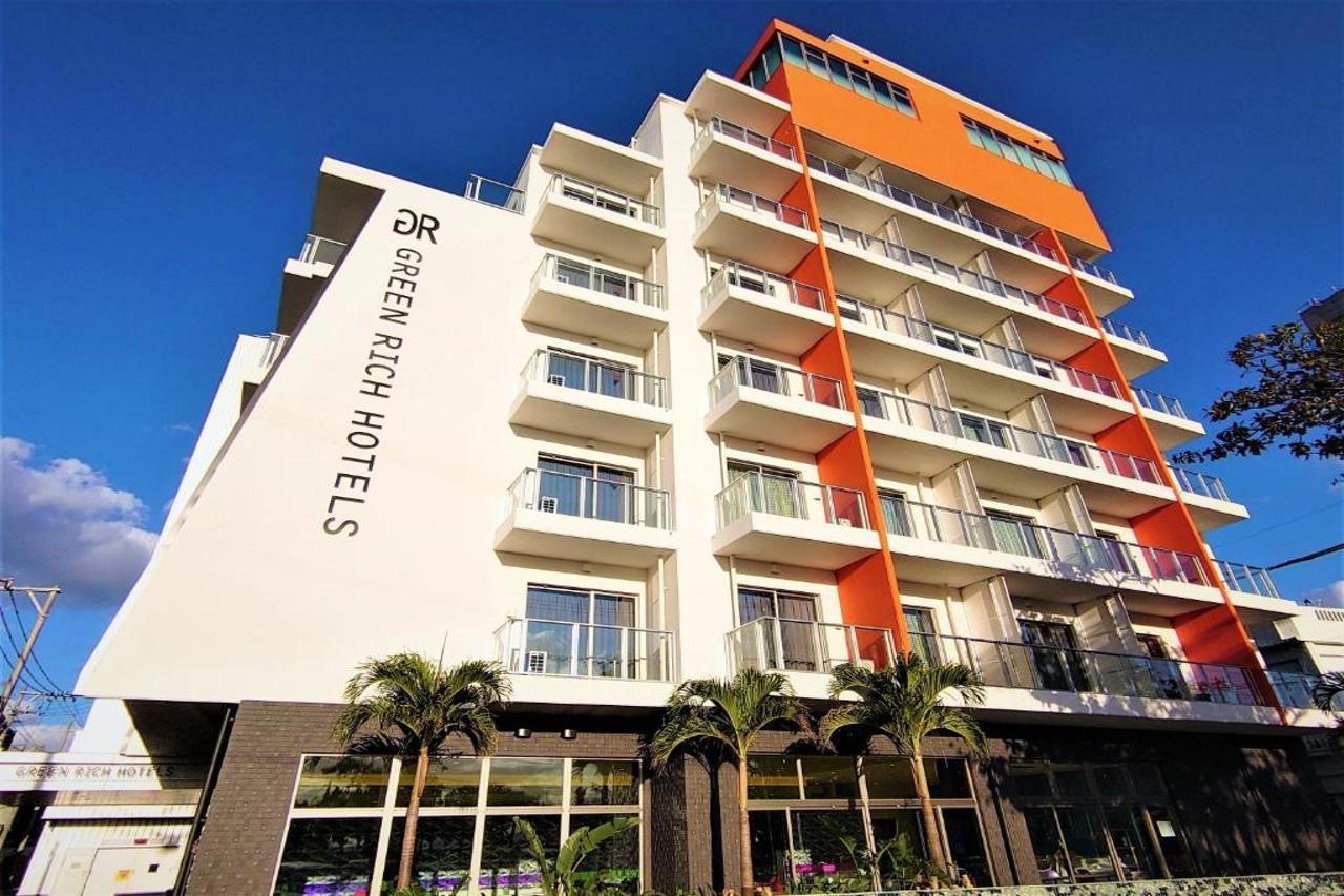 Green Rich Hotel Okinawa Nago Exterior foto